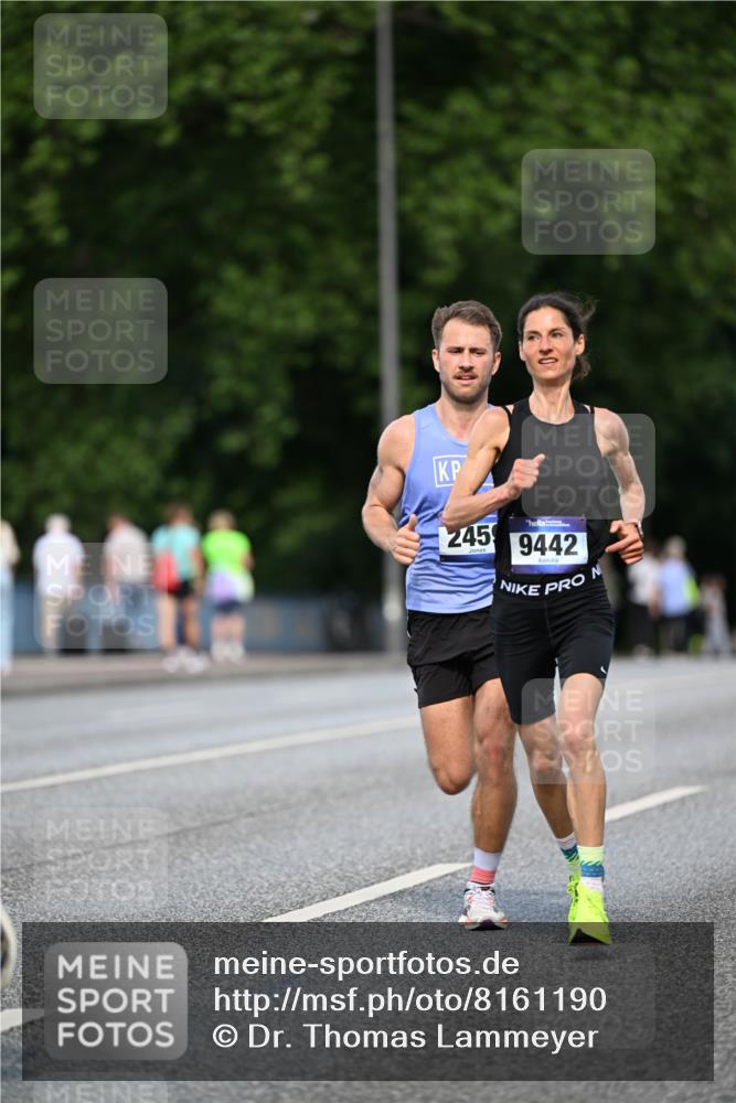 29.06.2025 - hella hamburg halbmarathon Dr. Thomas Lammeyer http://msf.ph/oto/8161190 29.06.2025 09:44:30 Kennedybrücke 2459, 4128, 4571, 7963, 9442, 10234, 11194 meine-sportfotos.de