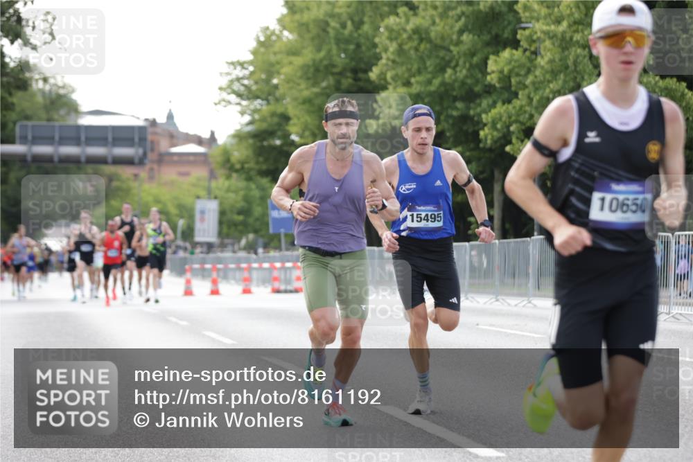29.06.2025 - hella hamburg halbmarathon Jannik Wohlers http://msf.ph/oto/8161192 29.06.2025 09:39:48 Lombardsbrücke 35, 52, 53, 2144, 2659, 3720, 9255, 10650, 14717, 15495, 16120, 19075 meine-sportfotos.de