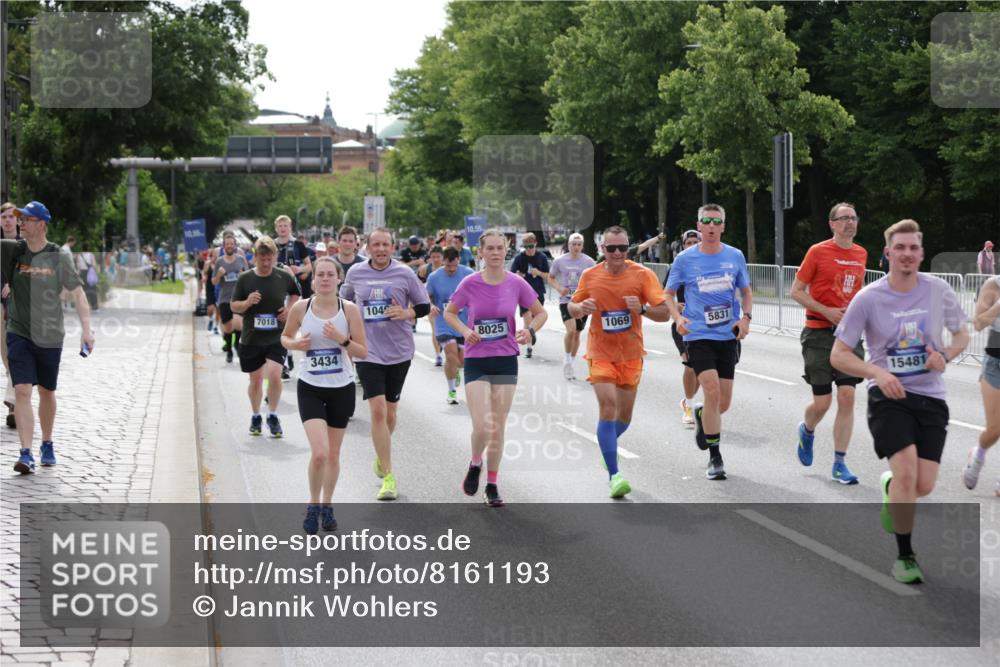 29.06.2025 - hella hamburg halbmarathon Jannik Wohlers http://msf.ph/oto/8161193 29.06.2025 10:19:55 Lombardsbrücke 1046, 1069, 1474, 2478, 3434, 3842, 4154, 4585, 4614, 4737, 4739, 5556, 5659, 5811, 5812, 5831, 5937, 6951, 7018, 7101, 7131, 7739, 7744, 8025, 8462, 8588, 9136, 9196, 9735, 9873, 10041, 10414, 10595, 10613, 10647, 10754, 11603, 11835, 12056, 13013, 14014, 14564, 14894, 15180, 15481, 15619, 16164, 16714, 16991, 17671, 18114 meine-sportfotos.de