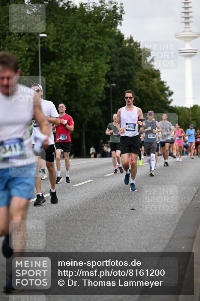 29.06.2025 - hella hamburg halbmarathon Dr. Thomas Lammeyer http://msf.ph/oto/8161200 29.06.2025 10:08:38 Kennedybrücke 1316, 1367, 1377, 1674, 2011, 2463, 2698, 3413, 3488, 4146, 4904, 5354, 5365, 5976, 6311, 6706, 6709, 8089, 8217, 10213, 10756, 10962 meine-sportfotos.de