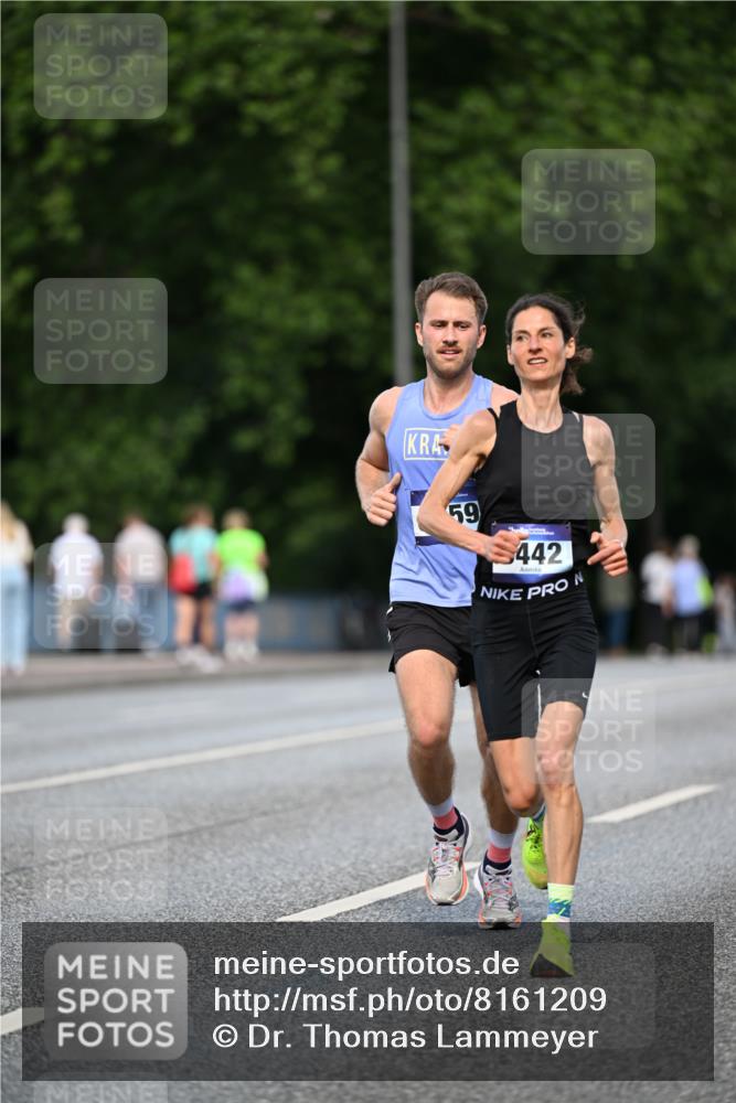 29.06.2025 - hella hamburg halbmarathon Dr. Thomas Lammeyer http://msf.ph/oto/8161209 29.06.2025 09:44:30 Kennedybrücke 2459, 4128, 4571, 7963, 9442, 10234, 11194 meine-sportfotos.de