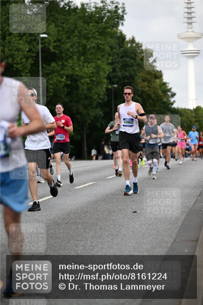 29.06.2025 - hella hamburg halbmarathon Dr. Thomas Lammeyer http://msf.ph/oto/8161224 29.06.2025 10:08:38 Kennedybrücke 1316, 1367, 1377, 1674, 2011, 2463, 2698, 3413, 3488, 4146, 4904, 5354, 5365, 5976, 6311, 6706, 6709, 8089, 8217, 10213, 10756, 10962 meine-sportfotos.de