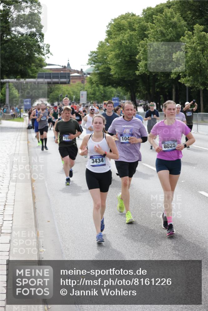 29.06.2025 - hella hamburg halbmarathon Jannik Wohlers http://msf.ph/oto/8161226 29.06.2025 10:19:57 Lombardsbrücke 1046, 1069, 1474, 2478, 3434, 3842, 4154, 4166, 4585, 4614, 5556, 5659, 5811, 5812, 5831, 5937, 6951, 7018, 7101, 7131, 7739, 7744, 8025, 8462, 8588, 9136, 9722, 9735, 9873, 10041, 10414, 10595, 10613, 10647, 10754, 11603, 11835, 12056, 12977, 13013, 14014, 14564, 14894, 15180, 15481, 15619, 16991, 17671, 18114, 19093 meine-sportfotos.de