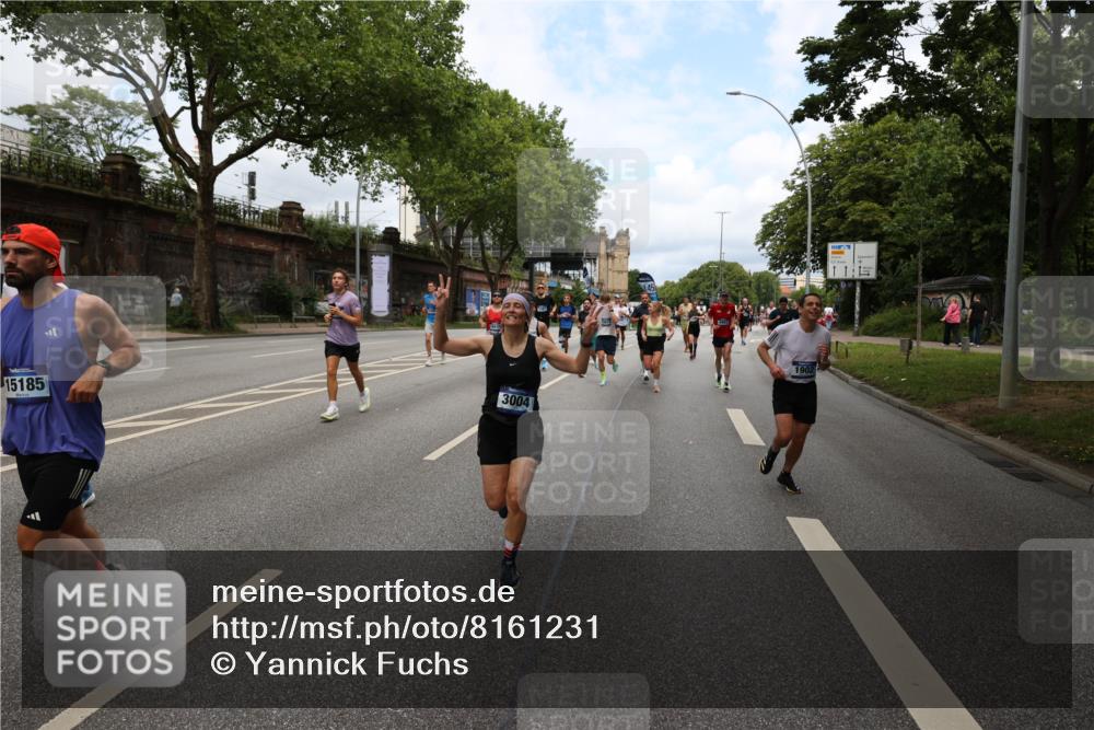 29.06.2025 - hella hamburg halbmarathon Yannick Fuchs http://msf.ph/oto/8161231 29.06.2025 10:38:58 20KM 1057, 1391, 1413, 1468, 1697, 1782, 1902, 1941, 2365, 2402, 2415, 3004, 3098, 3305, 4691, 4991, 5884, 7322, 7710, 8928, 9159, 9302, 10596, 12159, 12711, 13123, 13975, 14351, 14464, 14667, 14686, 14687, 14703, 14816, 15185, 16506, 17097, 17406, 18539, 18560, 18806, 19207 meine-sportfotos.de