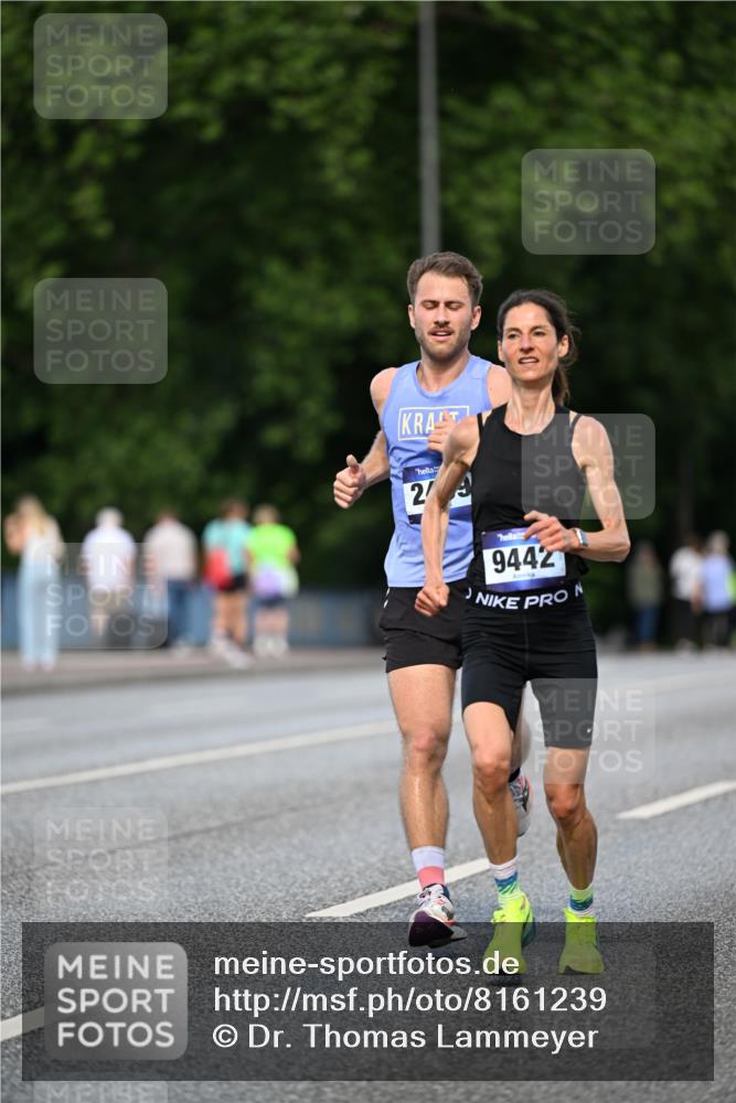 29.06.2025 - hella hamburg halbmarathon Dr. Thomas Lammeyer http://msf.ph/oto/8161239 29.06.2025 09:44:30 Kennedybrücke 2459, 4128, 4571, 7963, 9442, 10234, 11194 meine-sportfotos.de