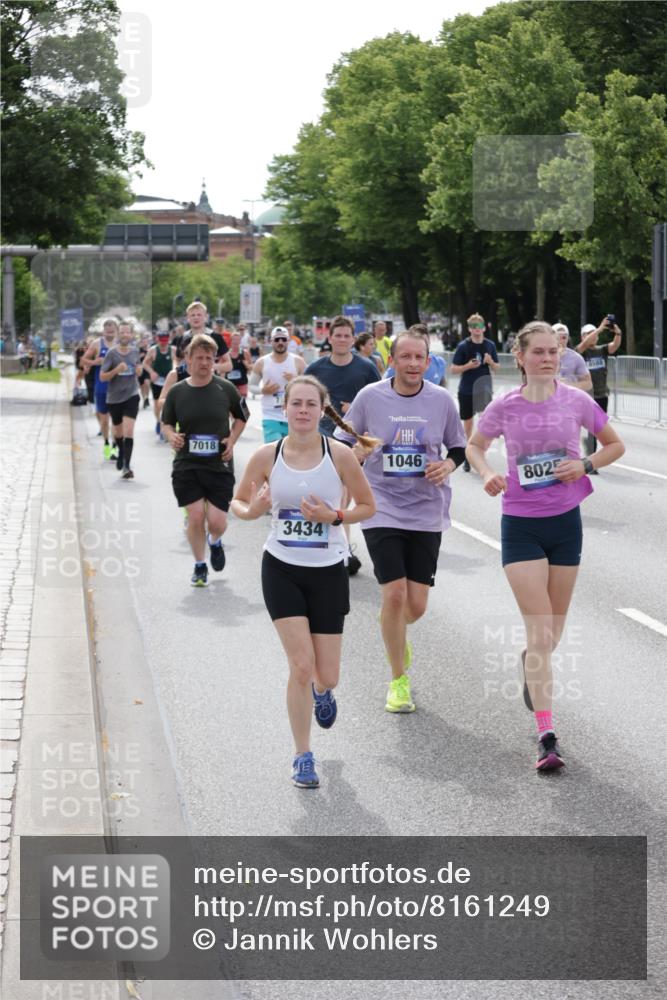 29.06.2025 - hella hamburg halbmarathon Jannik Wohlers http://msf.ph/oto/8161249 29.06.2025 10:19:57 Lombardsbrücke 1046, 1069, 1474, 2478, 3434, 3842, 4154, 4166, 4585, 4614, 5556, 5659, 5811, 5812, 5831, 5937, 6951, 7018, 7101, 7131, 7739, 7744, 8025, 8462, 8588, 9136, 9722, 9735, 9873, 10041, 10414, 10595, 10613, 10647, 10754, 11603, 11835, 12056, 12977, 13013, 14014, 14564, 14894, 15180, 15481, 15619, 16991, 17671, 18114, 19093 meine-sportfotos.de