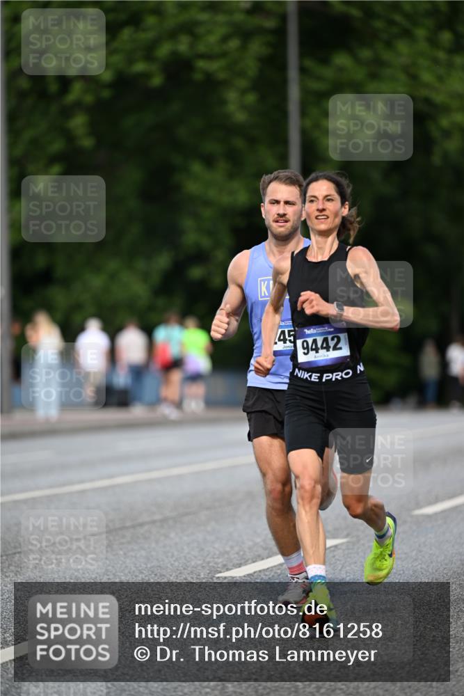 29.06.2025 - hella hamburg halbmarathon Dr. Thomas Lammeyer http://msf.ph/oto/8161258 29.06.2025 09:44:31 Kennedybrücke 2459, 4128, 4571, 7963, 9442, 10234, 10780, 11194 meine-sportfotos.de