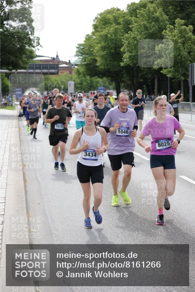 29.06.2025 - hella hamburg halbmarathon Jannik Wohlers http://msf.ph/oto/8161266 29.06.2025 10:19:57 Lombardsbrücke 1046, 1069, 1474, 2478, 3434, 3842, 4154, 4166, 4585, 4614, 5556, 5659, 5811, 5812, 5831, 5937, 6951, 7018, 7101, 7131, 7739, 7744, 8025, 8462, 8588, 9136, 9722, 9735, 9873, 10041, 10414, 10595, 10613, 10647, 10754, 11603, 11835, 12056, 12977, 13013, 14014, 14564, 14894, 15180, 15481, 15619, 16991, 17671, 18114, 19093 meine-sportfotos.de
