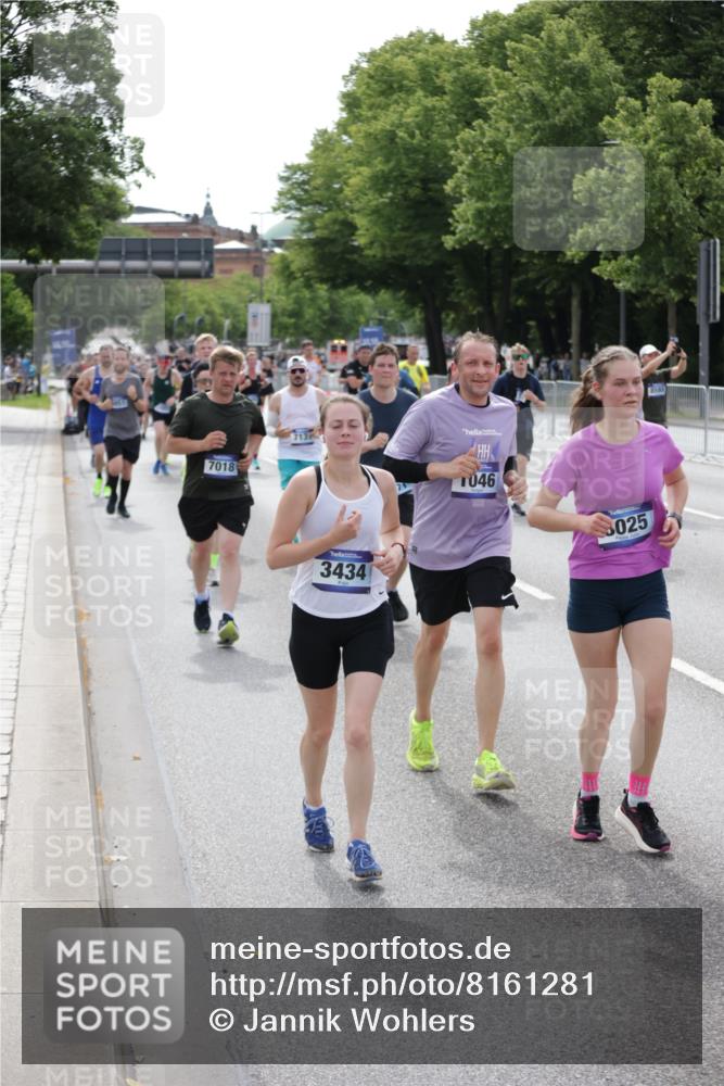 29.06.2025 - hella hamburg halbmarathon Jannik Wohlers http://msf.ph/oto/8161281 29.06.2025 10:19:57 Lombardsbrücke 1046, 1069, 1474, 2478, 3434, 3842, 4154, 4166, 4585, 4614, 5556, 5659, 5811, 5812, 5831, 5937, 6951, 7018, 7101, 7131, 7739, 7744, 8025, 8462, 8588, 9136, 9722, 9735, 9873, 10041, 10414, 10595, 10613, 10647, 10754, 11603, 11835, 12056, 12977, 13013, 14014, 14564, 14894, 15180, 15481, 15619, 16991, 17671, 18114, 19093 meine-sportfotos.de