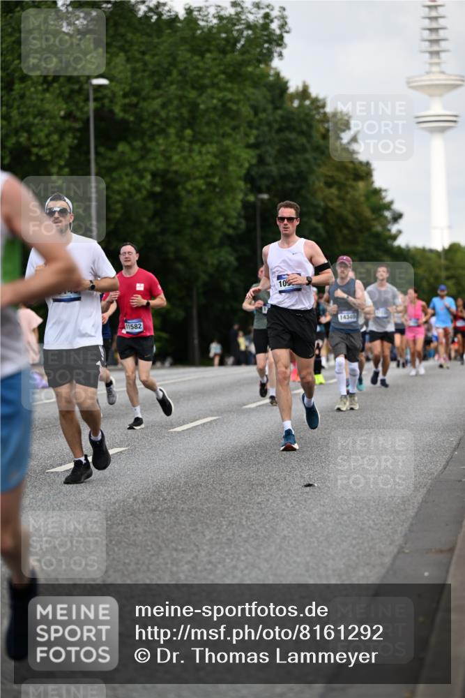 29.06.2025 - hella hamburg halbmarathon Dr. Thomas Lammeyer http://msf.ph/oto/8161292 29.06.2025 10:08:38 Kennedybrücke 1316, 1367, 1377, 1674, 2011, 2463, 2698, 3413, 3488, 4146, 4904, 5354, 5365, 5976, 6311, 6706, 6709, 8089, 8217, 10213, 10756, 10962 meine-sportfotos.de