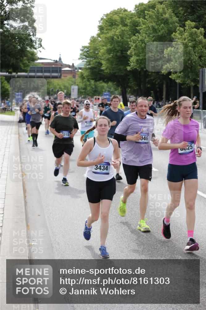 29.06.2025 - hella hamburg halbmarathon Jannik Wohlers http://msf.ph/oto/8161303 29.06.2025 10:19:57 Lombardsbrücke 1046, 1069, 1474, 2478, 3434, 3842, 4154, 4166, 4585, 4614, 5556, 5659, 5811, 5812, 5831, 5937, 6951, 7018, 7101, 7131, 7739, 7744, 8025, 8462, 8588, 9136, 9722, 9735, 9873, 10041, 10414, 10595, 10613, 10647, 10754, 11603, 11835, 12056, 12977, 13013, 14014, 14564, 14894, 15180, 15481, 15619, 16991, 17671, 18114, 19093 meine-sportfotos.de