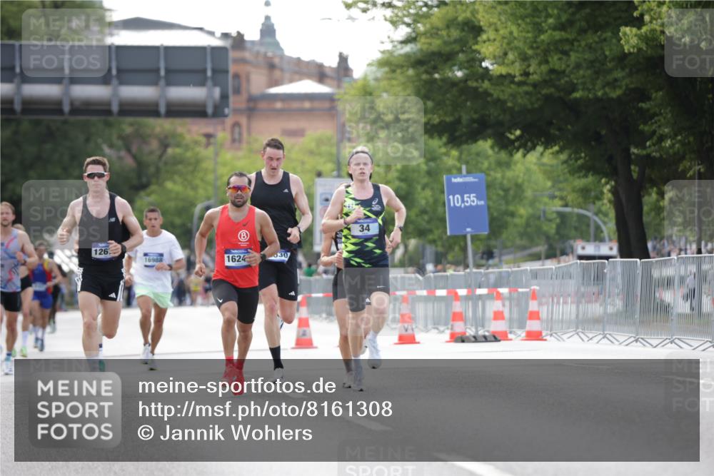 29.06.2025 - hella hamburg halbmarathon Jannik Wohlers http://msf.ph/oto/8161308 29.06.2025 09:39:51 Lombardsbrücke 34, 35, 52, 54, 2659, 3720, 9255, 10650, 12678, 14717, 15495, 16120, 16245, 19075 meine-sportfotos.de