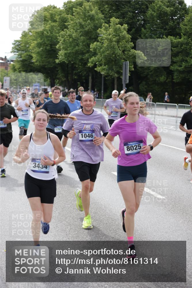 29.06.2025 - hella hamburg halbmarathon Jannik Wohlers http://msf.ph/oto/8161314 29.06.2025 10:19:58 Lombardsbrücke 1046, 1069, 1471, 1474, 2478, 3434, 3842, 4154, 4166, 4585, 4614, 5181, 5556, 5659, 5811, 5812, 5831, 5937, 6951, 7018, 7101, 7131, 7739, 7744, 8025, 8462, 8588, 9136, 9722, 9735, 9873, 10041, 10414, 10595, 10613, 10647, 10754, 11603, 11835, 12056, 12977, 13013, 14014, 14564, 14894, 15180, 15442, 15481, 15619, 16991, 17671, 18114, 19093 meine-sportfotos.de