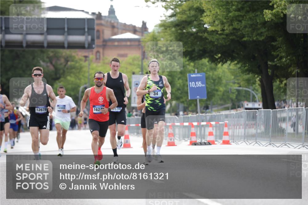 29.06.2025 - hella hamburg halbmarathon Jannik Wohlers http://msf.ph/oto/8161321 29.06.2025 09:39:51 Lombardsbrücke 34, 35, 52, 54, 2659, 3720, 9255, 10650, 12678, 14717, 15495, 16120, 16245, 19075 meine-sportfotos.de