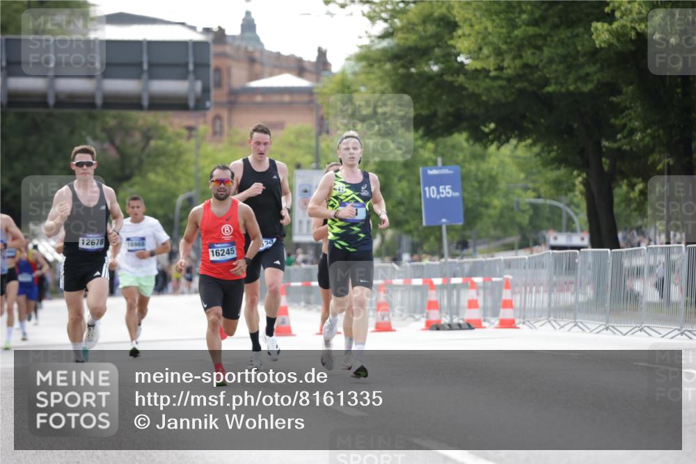 29.06.2025 - hella hamburg halbmarathon Jannik Wohlers http://msf.ph/oto/8161335 29.06.2025 09:39:51 Lombardsbrücke 34, 35, 52, 54, 2659, 3720, 9255, 10650, 12678, 14717, 15495, 16120, 16245, 19075 meine-sportfotos.de