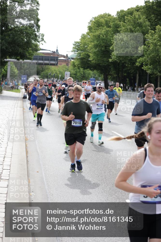 29.06.2025 - hella hamburg halbmarathon Jannik Wohlers http://msf.ph/oto/8161345 29.06.2025 10:19:59 Lombardsbrücke 1011, 1046, 1069, 1471, 1474, 2478, 3434, 3733, 3842, 4154, 4166, 4585, 4614, 5181, 5556, 5811, 5812, 5831, 5937, 6951, 7018, 7101, 7131, 7739, 7744, 8025, 8462, 8588, 9136, 9722, 9735, 9873, 10041, 10414, 10595, 10613, 10647, 10754, 11603, 11835, 12056, 12977, 13013, 14014, 14564, 14894, 15180, 15244, 15442, 15481, 15619, 17671, 18114, 19093 meine-sportfotos.de