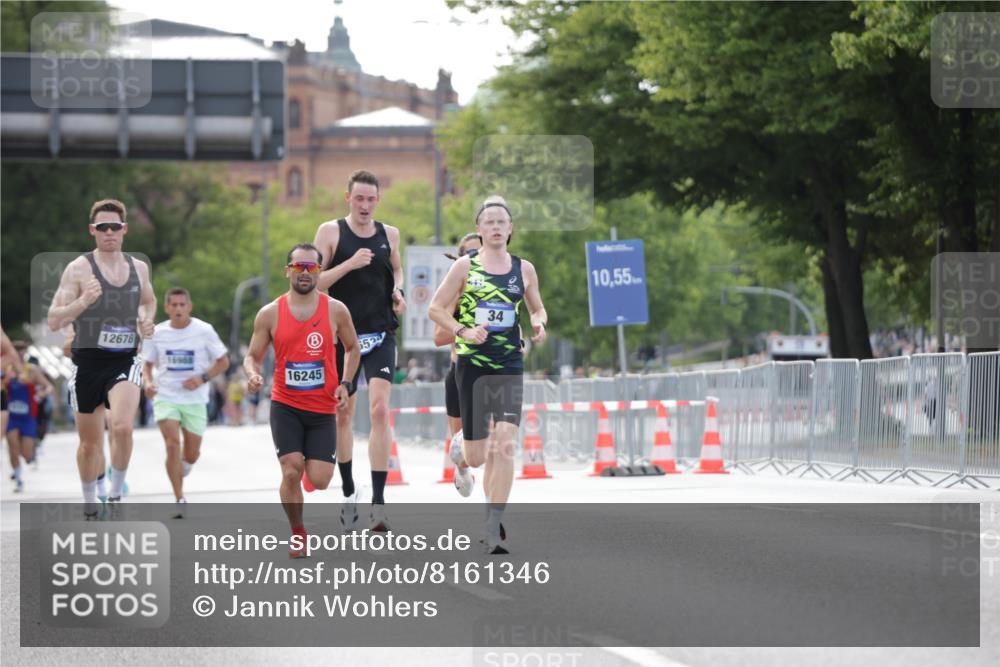 29.06.2025 - hella hamburg halbmarathon Jannik Wohlers http://msf.ph/oto/8161346 29.06.2025 09:39:51 Lombardsbrücke 34, 35, 52, 54, 2659, 3720, 9255, 10650, 12678, 14717, 15495, 16120, 16245, 19075 meine-sportfotos.de