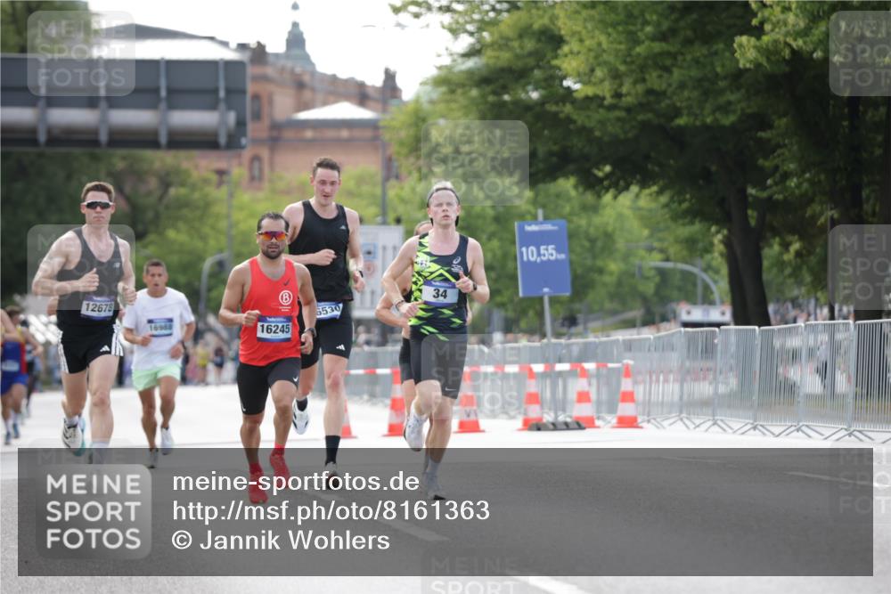29.06.2025 - hella hamburg halbmarathon Jannik Wohlers http://msf.ph/oto/8161363 29.06.2025 09:39:51 Lombardsbrücke 34, 35, 52, 54, 2659, 3720, 9255, 10650, 12678, 14717, 15495, 16120, 16245, 19075 meine-sportfotos.de
