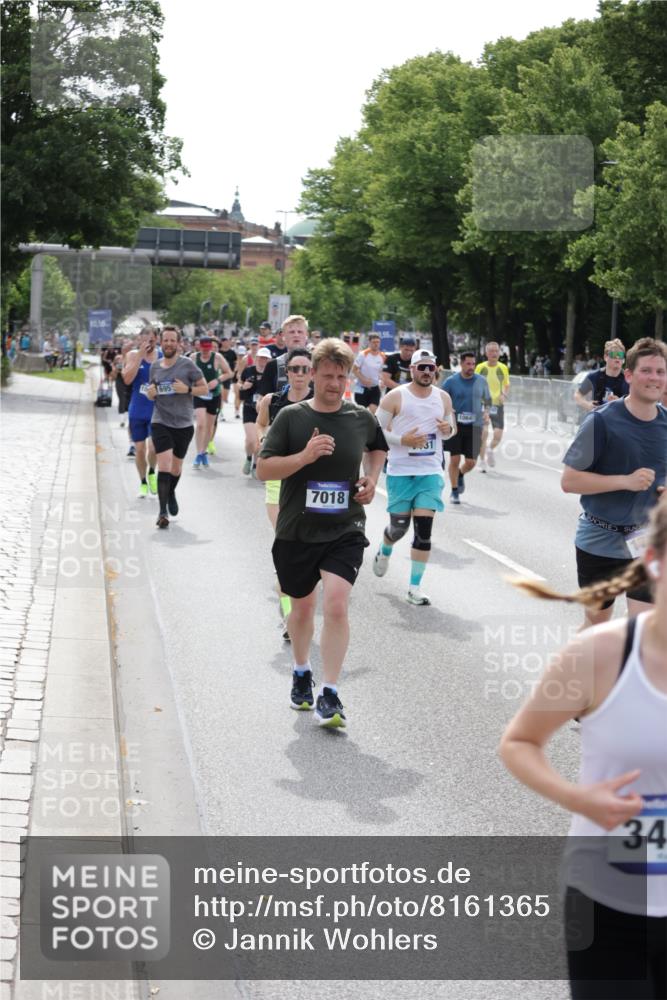 29.06.2025 - hella hamburg halbmarathon Jannik Wohlers http://msf.ph/oto/8161365 29.06.2025 10:19:59 Lombardsbrücke 1011, 1046, 1069, 1471, 1474, 2478, 3434, 3733, 3842, 4154, 4166, 4585, 4614, 5181, 5556, 5811, 5812, 5831, 5937, 6951, 7018, 7101, 7131, 7739, 7744, 8025, 8462, 8588, 9136, 9722, 9735, 9873, 10041, 10414, 10595, 10613, 10647, 10754, 11603, 11835, 12056, 12977, 13013, 14014, 14564, 14894, 15180, 15244, 15442, 15481, 15619, 17671, 18114, 19093 meine-sportfotos.de