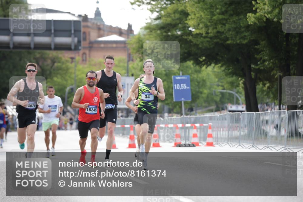 29.06.2025 - hella hamburg halbmarathon Jannik Wohlers http://msf.ph/oto/8161374 29.06.2025 09:39:51 Lombardsbrücke 34, 35, 52, 54, 2659, 3720, 9255, 10650, 12678, 14717, 15495, 16120, 16245, 19075 meine-sportfotos.de