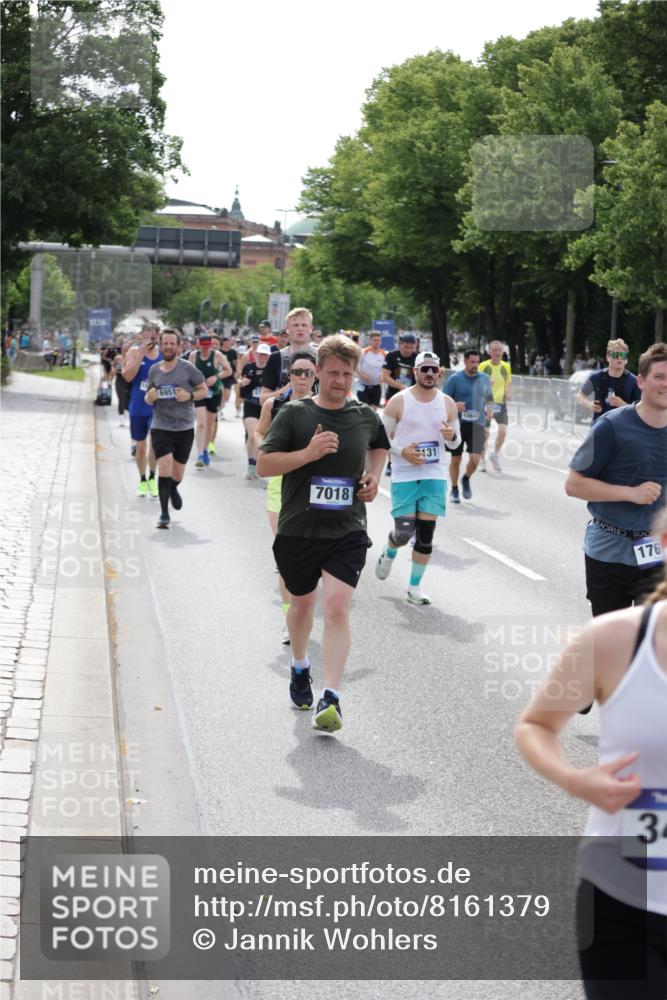 29.06.2025 - hella hamburg halbmarathon Jannik Wohlers http://msf.ph/oto/8161379 29.06.2025 10:19:59 Lombardsbrücke 1011, 1046, 1069, 1471, 1474, 2478, 3434, 3733, 3842, 4154, 4166, 4585, 4614, 5181, 5556, 5811, 5812, 5831, 5937, 6951, 7018, 7101, 7131, 7739, 7744, 8025, 8462, 8588, 9136, 9722, 9735, 9873, 10041, 10414, 10595, 10613, 10647, 10754, 11603, 11835, 12056, 12977, 13013, 14014, 14564, 14894, 15180, 15244, 15442, 15481, 15619, 17671, 18114, 19093 meine-sportfotos.de