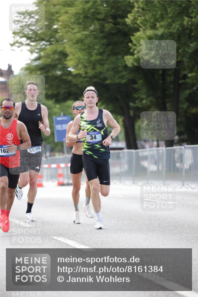 29.06.2025 - hella hamburg halbmarathon Jannik Wohlers http://msf.ph/oto/8161384 29.06.2025 09:39:52 Lombardsbrücke 34, 35, 52, 54, 2659, 6530, 9255, 10650, 12678, 14717, 15495, 16245, 19075 meine-sportfotos.de