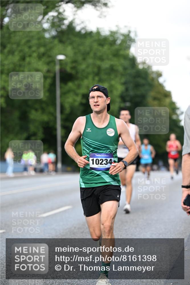 29.06.2025 - hella hamburg halbmarathon Dr. Thomas Lammeyer http://msf.ph/oto/8161398 29.06.2025 09:44:38 Kennedybrücke 2459, 4128, 4571, 9442, 10234, 10780, 11194 meine-sportfotos.de
