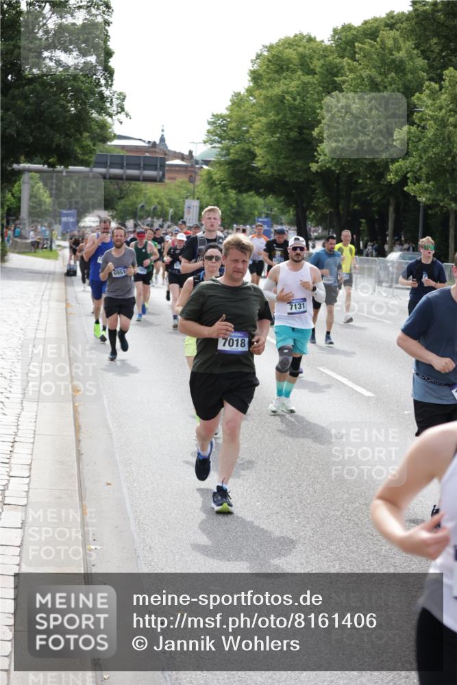 29.06.2025 - hella hamburg halbmarathon Jannik Wohlers http://msf.ph/oto/8161406 29.06.2025 10:19:59 Lombardsbrücke 1011, 1046, 1069, 1471, 1474, 2478, 3434, 3733, 3842, 4154, 4166, 4585, 4614, 5181, 5556, 5811, 5812, 5831, 5937, 6951, 7018, 7101, 7131, 7739, 7744, 8025, 8462, 8588, 9136, 9722, 9735, 9873, 10041, 10414, 10595, 10613, 10647, 10754, 11603, 11835, 12056, 12977, 13013, 14014, 14564, 14894, 15180, 15244, 15442, 15481, 15619, 17671, 18114, 19093 meine-sportfotos.de