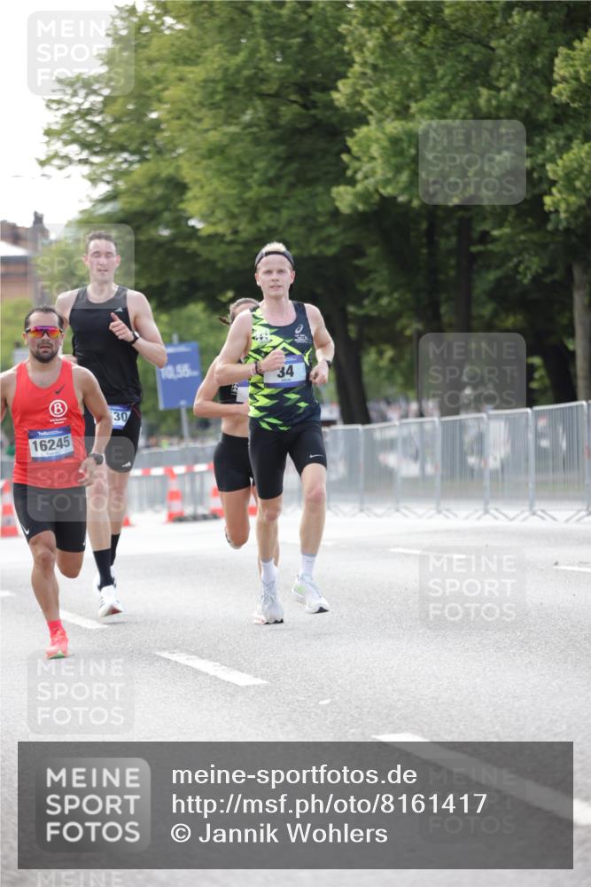 29.06.2025 - hella hamburg halbmarathon Jannik Wohlers http://msf.ph/oto/8161417 29.06.2025 09:39:53 Lombardsbrücke 34, 35, 52, 54, 2659, 6530, 9255, 9447, 10650, 12678, 14717, 15495, 16245, 16988, 19075 meine-sportfotos.de