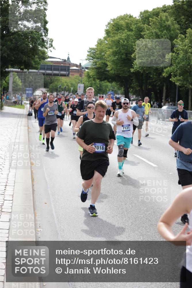 29.06.2025 - hella hamburg halbmarathon Jannik Wohlers http://msf.ph/oto/8161423 29.06.2025 10:19:59 Lombardsbrücke 1011, 1046, 1069, 1471, 1474, 2478, 3434, 3733, 3842, 4154, 4166, 4585, 4614, 5181, 5556, 5811, 5812, 5831, 5937, 6951, 7018, 7101, 7131, 7739, 7744, 8025, 8462, 8588, 9136, 9722, 9735, 9873, 10041, 10414, 10595, 10613, 10647, 10754, 11603, 11835, 12056, 12977, 13013, 14014, 14564, 14894, 15180, 15244, 15442, 15481, 15619, 17671, 18114, 19093 meine-sportfotos.de