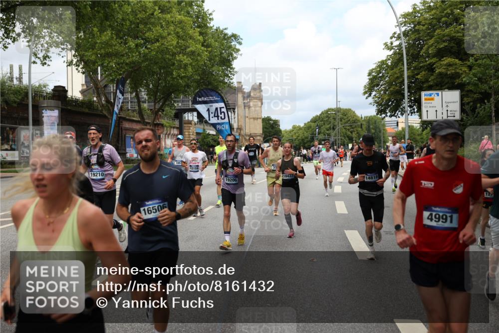 29.06.2025 - hella hamburg halbmarathon Yannick Fuchs http://msf.ph/oto/8161432 29.06.2025 10:39:01 20KM 1057, 1391, 1413, 1468, 1520, 1697, 1782, 1941, 2415, 3098, 3305, 4691, 4991, 5884, 7322, 7710, 8928, 9302, 10596, 11809, 12159, 12711, 13123, 13975, 14351, 14464, 14686, 14687, 14703, 14816, 16506, 17097, 17120, 17406, 18539, 18560, 18806, 19207 meine-sportfotos.de