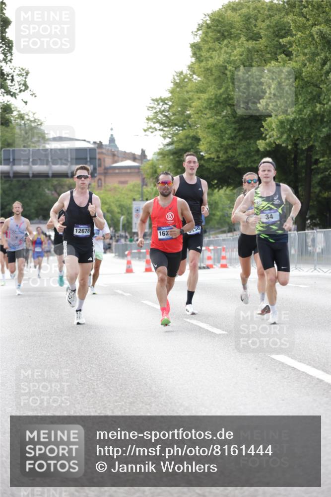 29.06.2025 - hella hamburg halbmarathon Jannik Wohlers http://msf.ph/oto/8161444 29.06.2025 09:39:53 Lombardsbrücke 34, 35, 52, 54, 2659, 6530, 9255, 9447, 10650, 12678, 14717, 15495, 16245, 16988, 19075 meine-sportfotos.de