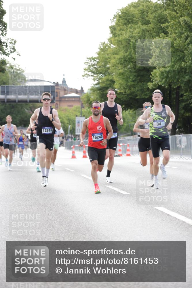 29.06.2025 - hella hamburg halbmarathon Jannik Wohlers http://msf.ph/oto/8161453 29.06.2025 09:39:53 Lombardsbrücke 34, 35, 52, 54, 2659, 6530, 9255, 9447, 10650, 12678, 14717, 15495, 16245, 16988, 19075 meine-sportfotos.de