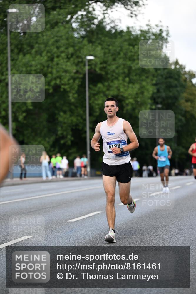 29.06.2025 - hella hamburg halbmarathon Dr. Thomas Lammeyer http://msf.ph/oto/8161461 29.06.2025 09:44:39 Kennedybrücke 2459, 4128, 4571, 9442, 10234, 10780, 11194 meine-sportfotos.de