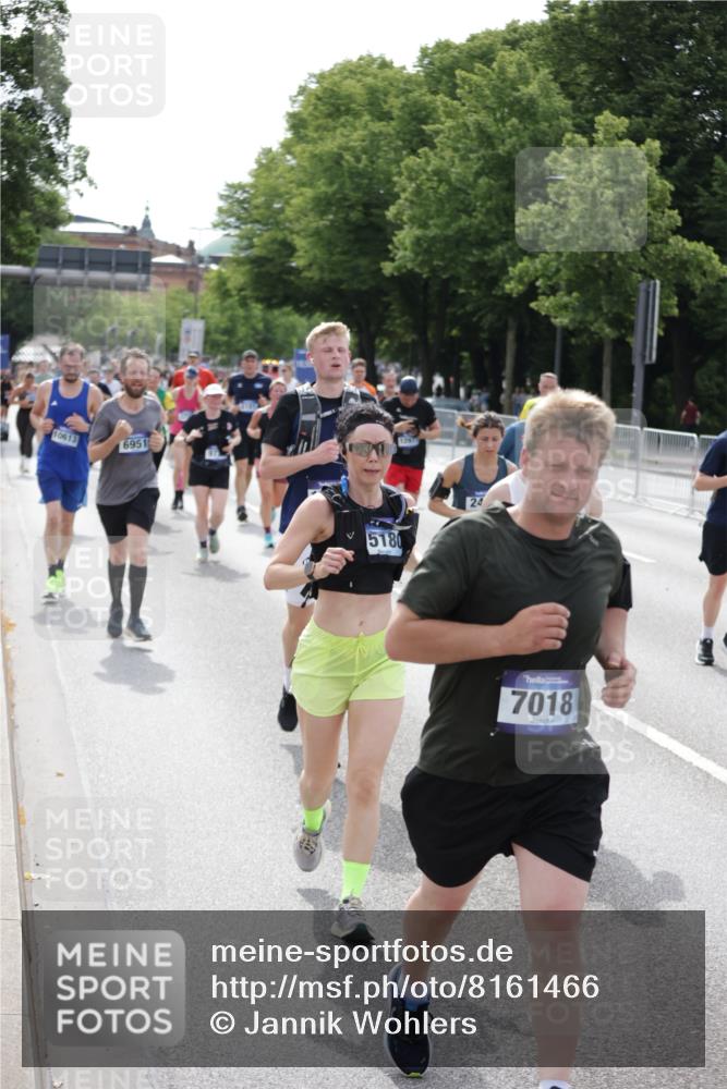29.06.2025 - hella hamburg halbmarathon Jannik Wohlers http://msf.ph/oto/8161466 29.06.2025 10:20:01 Lombardsbrücke 1011, 1046, 1069, 1471, 1474, 2478, 3434, 3733, 3842, 4154, 4166, 4422, 4614, 5181, 5811, 5812, 5831, 5937, 6951, 7018, 7101, 7131, 7739, 8025, 8462, 8588, 9136, 9722, 9735, 9873, 10041, 10414, 10595, 10613, 10647, 10754, 11603, 11835, 12056, 12977, 13013, 14014, 14564, 14894, 15180, 15244, 15442, 15481, 16638, 17671, 19093 meine-sportfotos.de