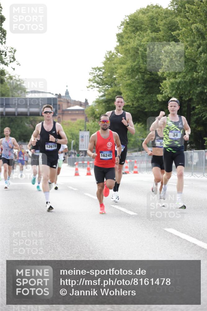 29.06.2025 - hella hamburg halbmarathon Jannik Wohlers http://msf.ph/oto/8161478 29.06.2025 09:39:53 Lombardsbrücke 34, 35, 52, 54, 2659, 6530, 9255, 9447, 10650, 12678, 14717, 15495, 16245, 16988, 19075 meine-sportfotos.de