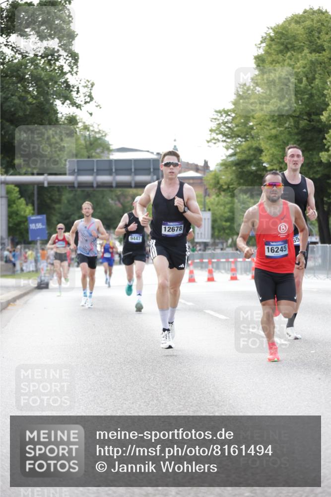 29.06.2025 - hella hamburg halbmarathon Jannik Wohlers http://msf.ph/oto/8161494 29.06.2025 09:39:54 Lombardsbrücke 34, 35, 52, 54, 6530, 9255, 9447, 10650, 12678, 14302, 14717, 15495, 16245, 16988, 19075 meine-sportfotos.de