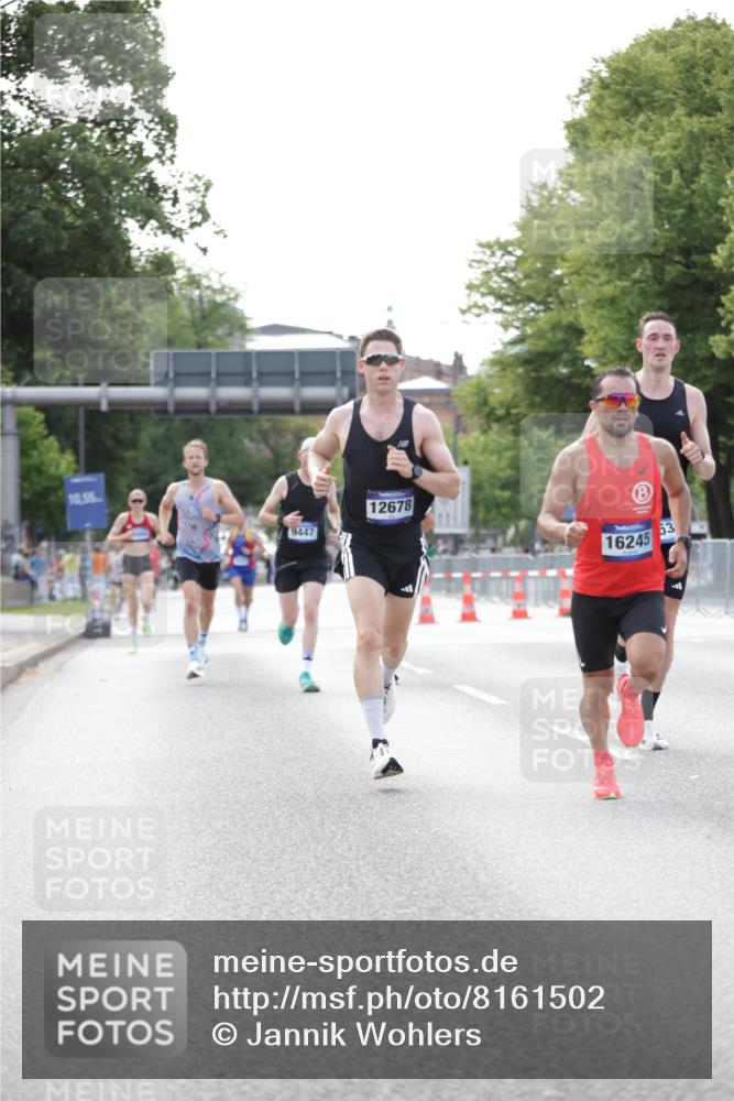 29.06.2025 - hella hamburg halbmarathon Jannik Wohlers http://msf.ph/oto/8161502 29.06.2025 09:39:54 Lombardsbrücke 34, 35, 52, 54, 6530, 9255, 9447, 10650, 12678, 14302, 14717, 15495, 16245, 16988, 19075 meine-sportfotos.de