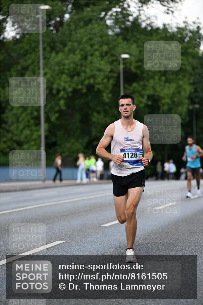 29.06.2025 - hella hamburg halbmarathon Dr. Thomas Lammeyer http://msf.ph/oto/8161505 29.06.2025 09:44:39 Kennedybrücke 2459, 4128, 4571, 9442, 10234, 10780, 11194 meine-sportfotos.de