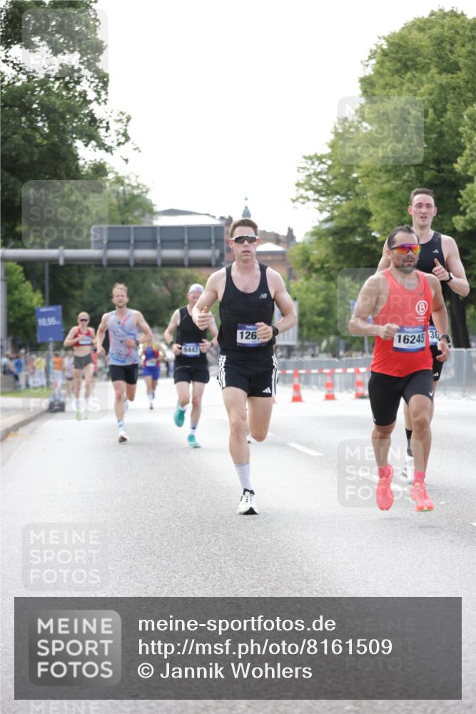29.06.2025 - hella hamburg halbmarathon Jannik Wohlers http://msf.ph/oto/8161509 29.06.2025 09:39:54 Lombardsbrücke 34, 35, 52, 54, 6530, 9255, 9447, 10650, 12678, 14302, 14717, 15495, 16245, 16988, 19075 meine-sportfotos.de