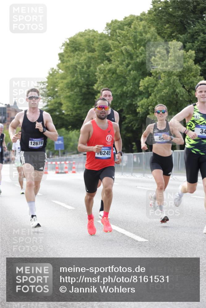29.06.2025 - hella hamburg halbmarathon Jannik Wohlers http://msf.ph/oto/8161531 29.06.2025 09:39:55 Lombardsbrücke 34, 35, 52, 54, 6530, 9255, 9447, 10650, 12678, 14302, 15495, 16245, 16988, 19075 meine-sportfotos.de