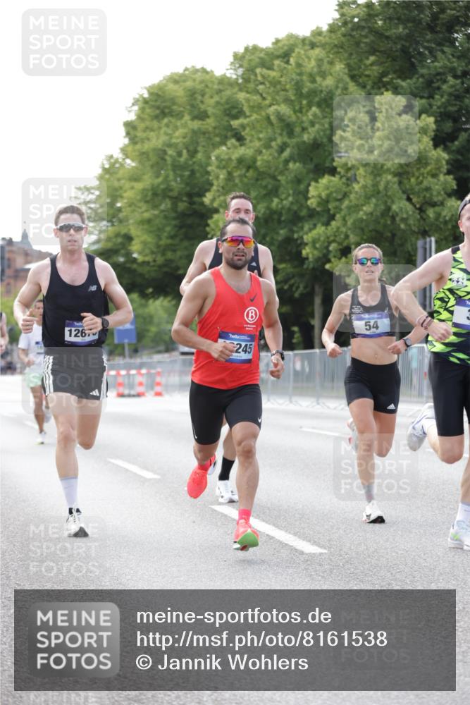 29.06.2025 - hella hamburg halbmarathon Jannik Wohlers http://msf.ph/oto/8161538 29.06.2025 09:39:55 Lombardsbrücke 34, 35, 52, 54, 6530, 9255, 9447, 10650, 12678, 14302, 15495, 16245, 16988, 19075 meine-sportfotos.de