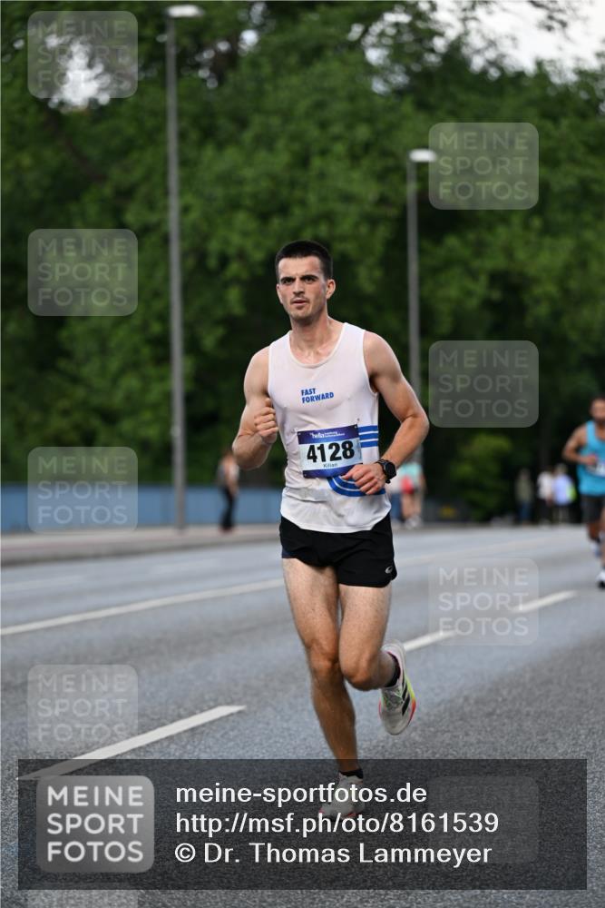 29.06.2025 - hella hamburg halbmarathon Dr. Thomas Lammeyer http://msf.ph/oto/8161539 29.06.2025 09:44:39 Kennedybrücke 2459, 4128, 4571, 9442, 10234, 10780, 11194 meine-sportfotos.de
