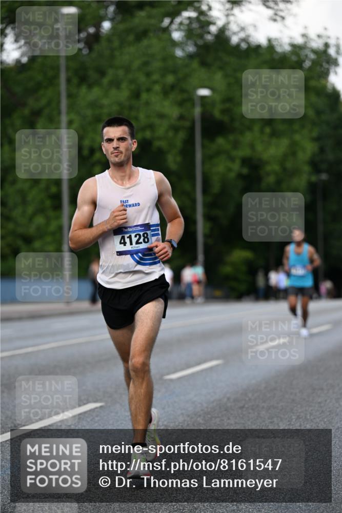 29.06.2025 - hella hamburg halbmarathon Dr. Thomas Lammeyer http://msf.ph/oto/8161547 29.06.2025 09:44:40 Kennedybrücke 2459, 4128, 4571, 9442, 10234, 10780, 11194 meine-sportfotos.de