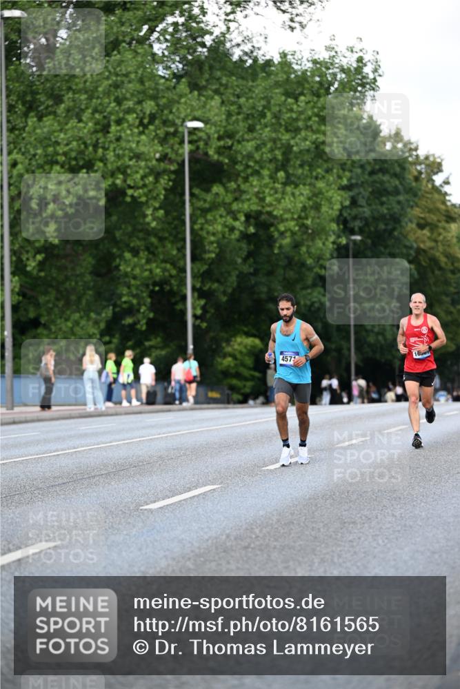 29.06.2025 - hella hamburg halbmarathon Dr. Thomas Lammeyer http://msf.ph/oto/8161565 29.06.2025 09:44:40 Kennedybrücke 2459, 4128, 4571, 9442, 10234, 10780, 11194 meine-sportfotos.de