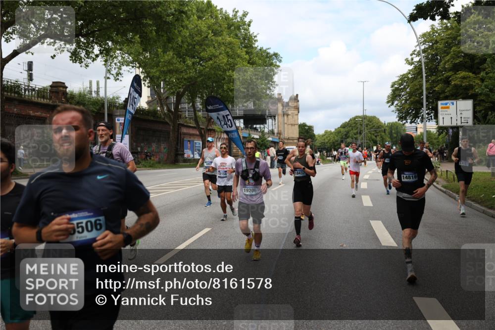 29.06.2025 - hella hamburg halbmarathon Yannick Fuchs http://msf.ph/oto/8161578 29.06.2025 10:39:02 20KM 1057, 1391, 1413, 1468, 1520, 1697, 1782, 1941, 2415, 3098, 3305, 4691, 4991, 5884, 7322, 7710, 8928, 9302, 10596, 11809, 12159, 12711, 13123, 13975, 14351, 14464, 14686, 14687, 14703, 14816, 16058, 16506, 17097, 17120, 17406, 18539, 18560, 18806, 19207 meine-sportfotos.de