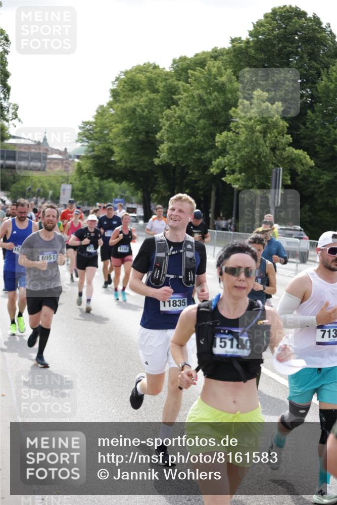 29.06.2025 - hella hamburg halbmarathon Jannik Wohlers http://msf.ph/oto/8161583 29.06.2025 10:20:02 Lombardsbrücke 1011, 1046, 1069, 1471, 1474, 2478, 3434, 3733, 3842, 4154, 4166, 4422, 4614, 5181, 5811, 5812, 5831, 5937, 6951, 7018, 7101, 7131, 7739, 8025, 8462, 8588, 9136, 9722, 9735, 9873, 10041, 10414, 10595, 10613, 10647, 10754, 11603, 11835, 12056, 12977, 13013, 14014, 14894, 15180, 15244, 15442, 15481, 16638, 17671, 18007, 19093 meine-sportfotos.de