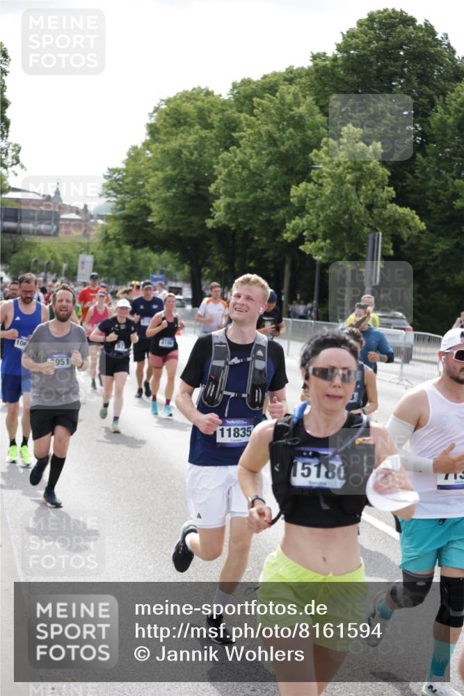 29.06.2025 - hella hamburg halbmarathon Jannik Wohlers http://msf.ph/oto/8161594 29.06.2025 10:20:02 Lombardsbrücke 1011, 1046, 1069, 1471, 1474, 2478, 3434, 3733, 3842, 4154, 4166, 4422, 4614, 5181, 5811, 5812, 5831, 5937, 6951, 7018, 7101, 7131, 7739, 8025, 8462, 8588, 9136, 9722, 9735, 9873, 10041, 10414, 10595, 10613, 10647, 10754, 11603, 11835, 12056, 12977, 13013, 14014, 14894, 15180, 15244, 15442, 15481, 16638, 17671, 18007, 19093 meine-sportfotos.de