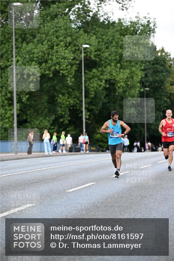 29.06.2025 - hella hamburg halbmarathon Dr. Thomas Lammeyer http://msf.ph/oto/8161597 29.06.2025 09:44:41 Kennedybrücke 2459, 4128, 4571, 6559, 9442, 10234, 10780, 11194 meine-sportfotos.de