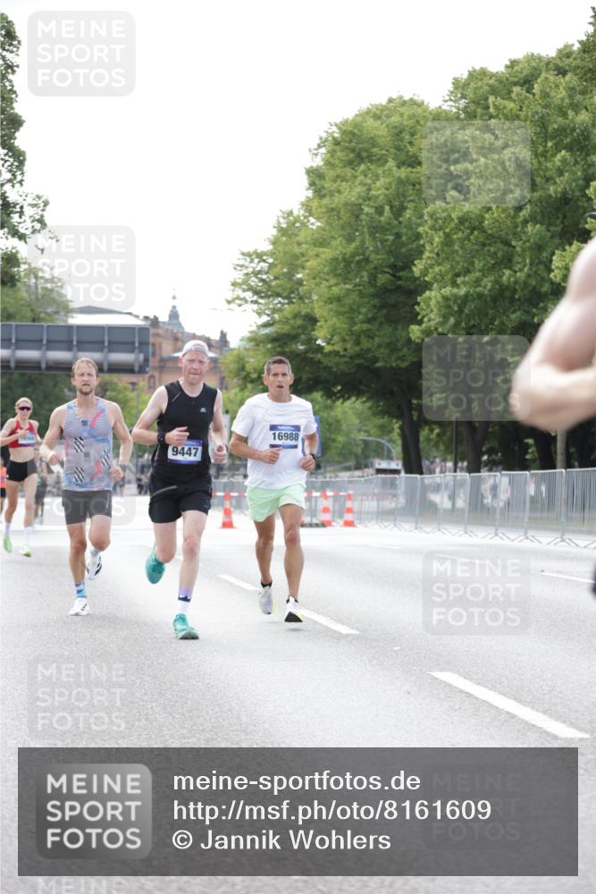 29.06.2025 - hella hamburg halbmarathon Jannik Wohlers http://msf.ph/oto/8161609 29.06.2025 09:39:56 Lombardsbrücke 34, 35, 52, 54, 6530, 9255, 9447, 10650, 12678, 14302, 15495, 16245, 16988, 19075 meine-sportfotos.de